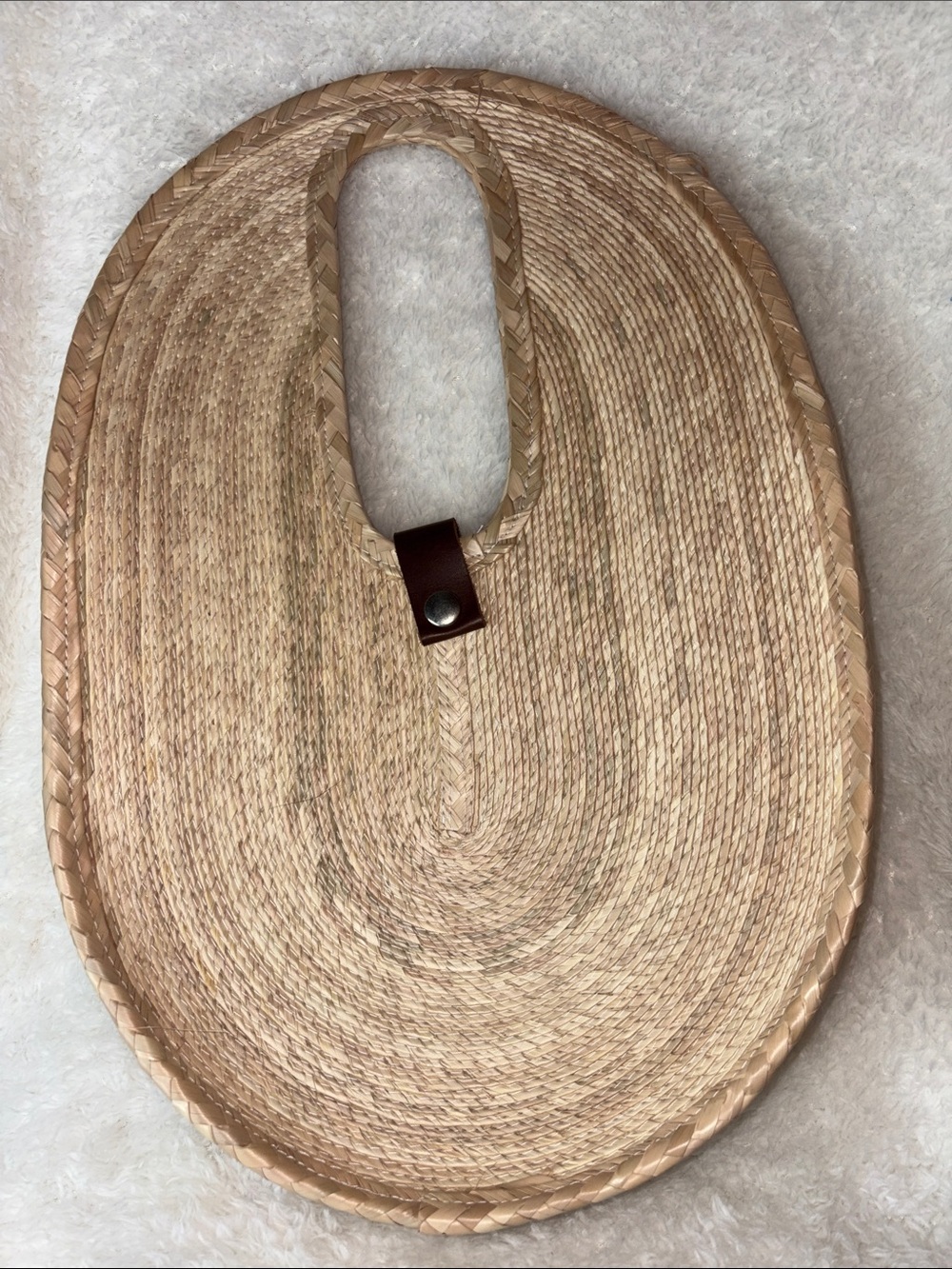 Hand-Woven Straw Tote Bag  Minimalist Oval Cut-Out Summer  Handbag Leather Snap
